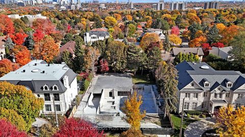 Photo 3 at 27 Dempsey Crescent, Windfields, Toronto