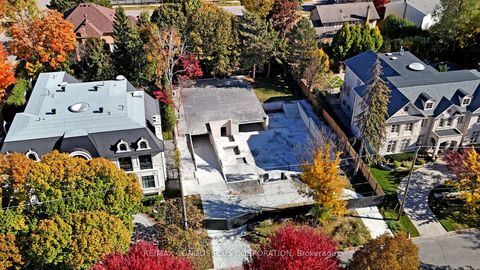 Photo 6 at 27 Dempsey Crescent, Windfields, Toronto