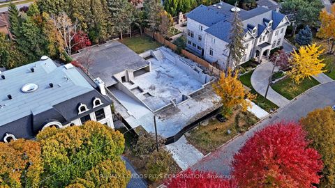 Photo 10 at 27 Dempsey Crescent, Windfields, Toronto
