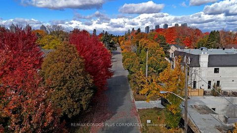 Photo 18 at 27 Dempsey Crescent, Windfields, Toronto