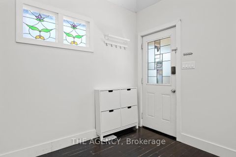 Photo 2 at 26 Gatwick Avenue, Lumsden, Toronto