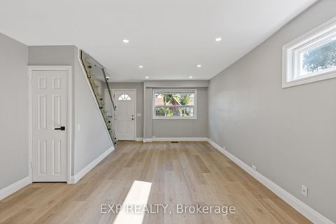 Photo 3 at 15 Eileen Avenue, Smythe, Toronto