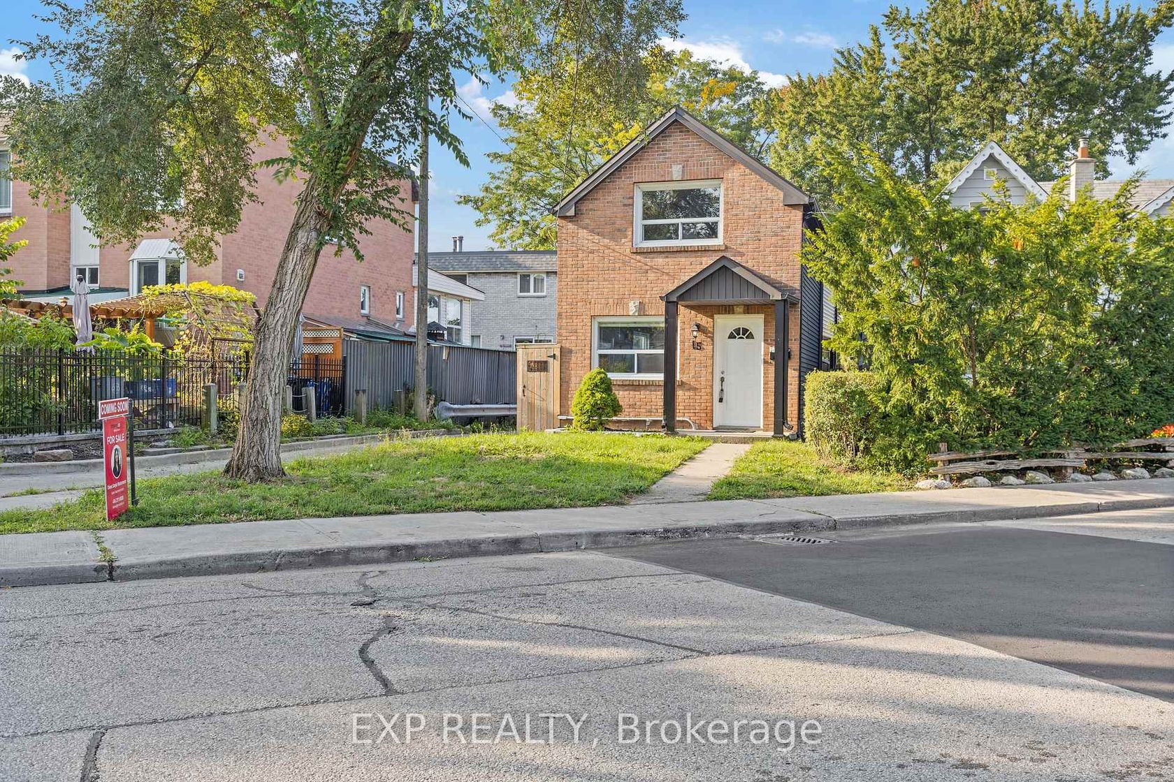 15 Eileen Avenue, Smythe, Toronto by Alessia Polo 15 Eileen Avenue, Smythe, Toronto