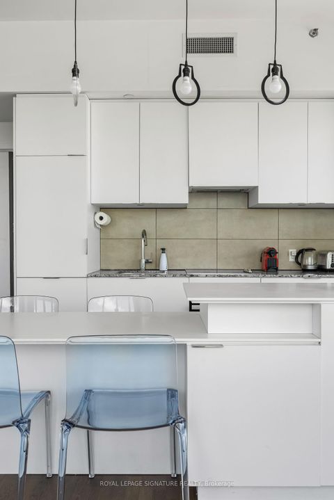 Photo 14 at 4704 - 5 St Joseph Street, Bay Street Corridor, Toronto
