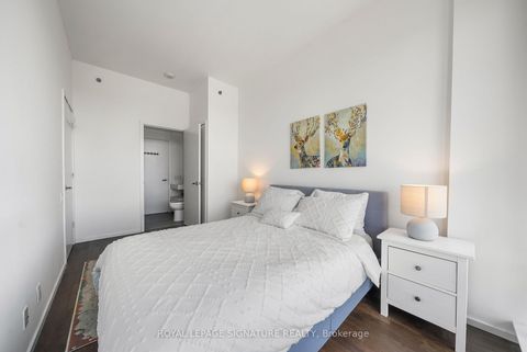 Photo 15 at 4704 - 5 St Joseph Street, Bay Street Corridor, Toronto