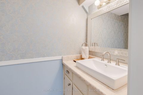 Photo 6 at 129 POPLAR Crescent, Aurora Highlands, Aurora