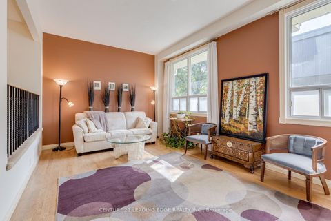 Photo 7 at 129 POPLAR Crescent, Aurora Highlands, Aurora