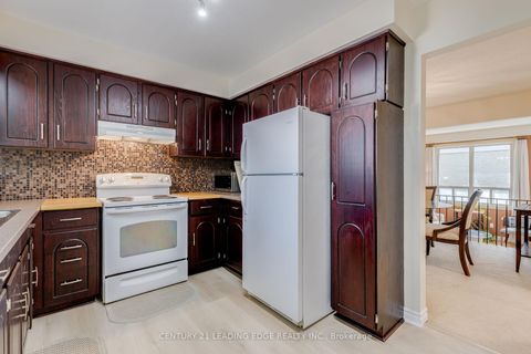 Photo 12 at 129 POPLAR Crescent, Aurora Highlands, Aurora