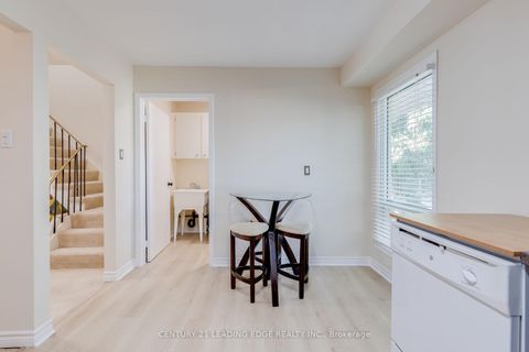 Photo 13 at 129 POPLAR Crescent, Aurora Highlands, Aurora
