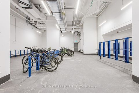 Photo 16 at 413 - 160 Kingsway Crescent, Kingsway South, Toronto