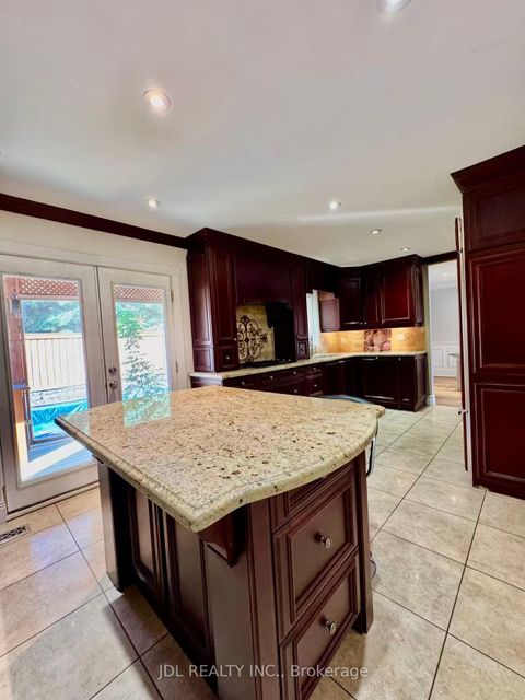 Photo 5 at 18 Findhorn Crescent, Maple, Vaughan