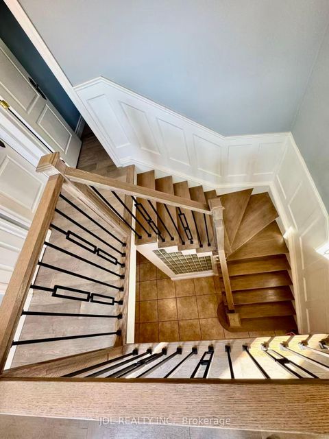 Photo 10 at 18 Findhorn Crescent, Maple, Vaughan