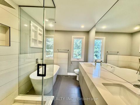 Photo 16 at 18 Findhorn Crescent, Maple, Vaughan