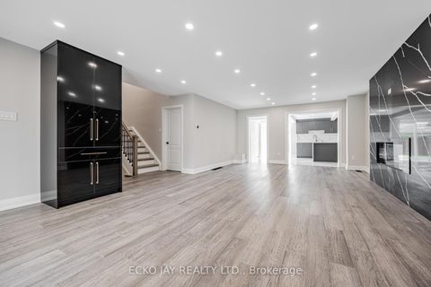 Photo 2 at 32 Hirondelle Place, Donalda, Toronto