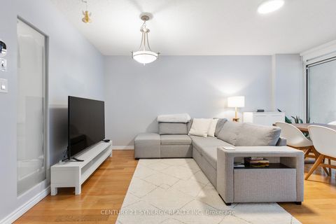 Photo 10 at 306 - 263 Wellington Street W, Waterfront Communities C1, Toronto