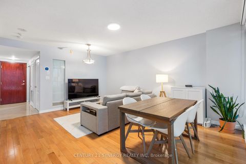 Photo 11 at 306 - 263 Wellington Street W, Waterfront Communities C1, Toronto