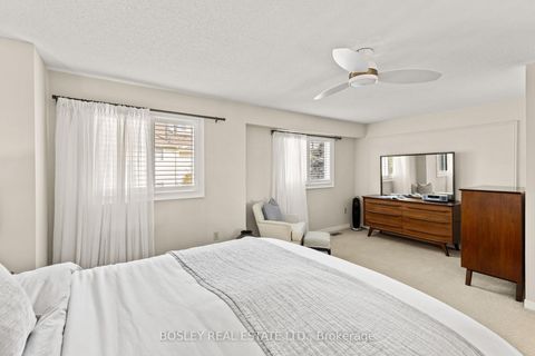 Photo 14 at 23 - 2051 Merchants Gate, GA Glen Abbey, Oakville