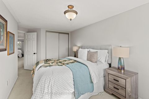 Photo 20 at 23 - 2051 Merchants Gate, GA Glen Abbey, Oakville
