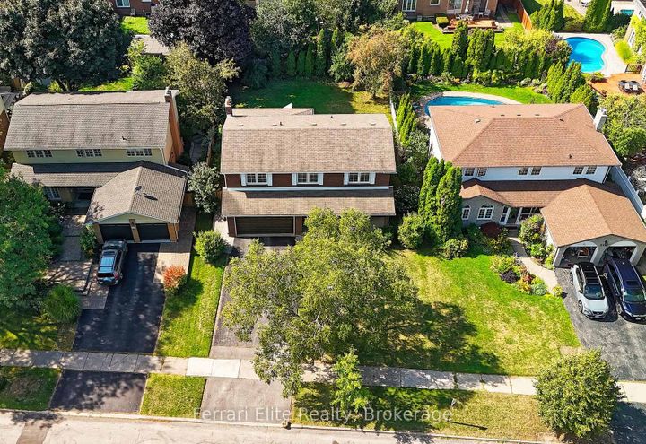 Photo 2 at 2406 Ravensthorpe Crescent, Erindale, Mississauga