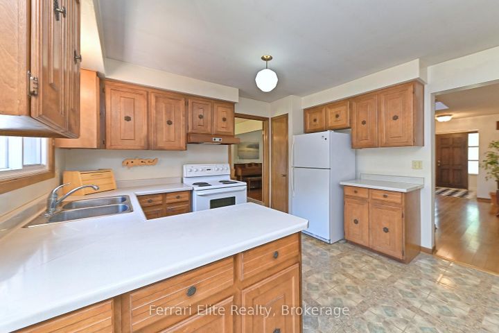 Photo 3 at 2406 Ravensthorpe Crescent, Erindale, Mississauga