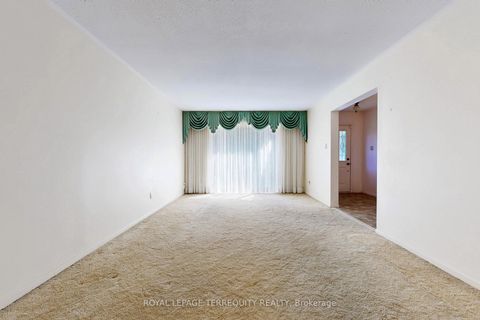 Photo 1 at 6 Tepee Court, Don Valley Village, Toronto