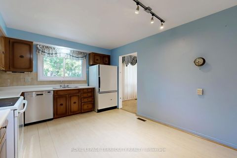 Photo 3 at 6 Tepee Court, Don Valley Village, Toronto