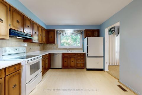 Photo 4 at 6 Tepee Court, Don Valley Village, Toronto
