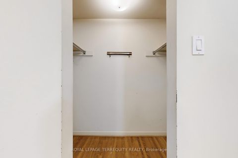 Photo 10 at 6 Tepee Court, Don Valley Village, Toronto
