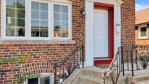 Photo 3 at 1130 Woodbine Avenue, East York, Toronto