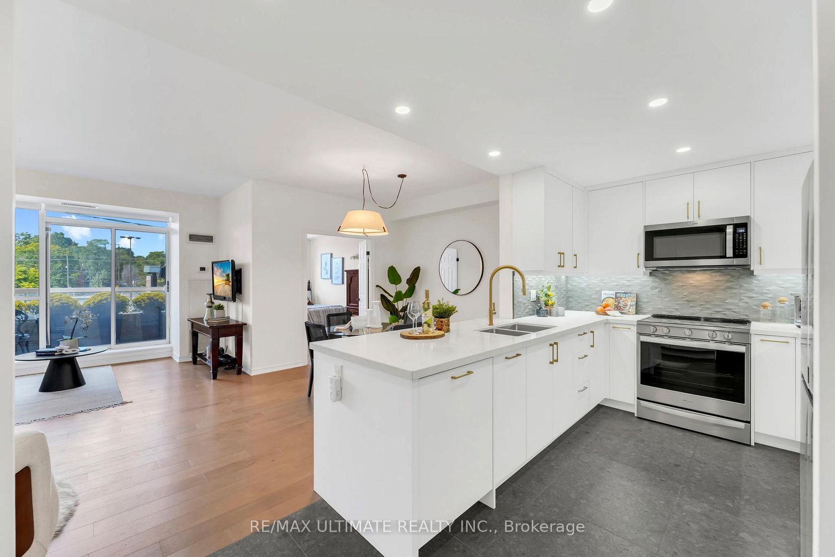 209 - 1750 Bayview Avenue, Mount Pleasant East, Toronto 