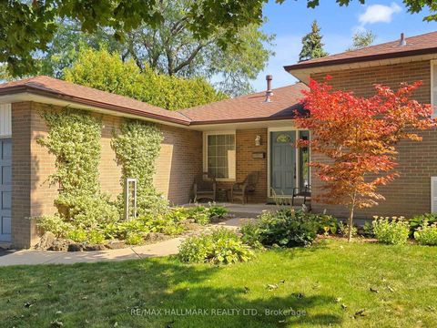 Photo 2 at 55 Albacore Crescent, Woburn, Toronto
