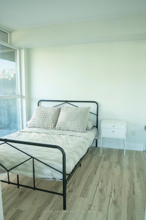 Photo 4 at 574 - 209 Fort York Boulevard, Niagara, Toronto
