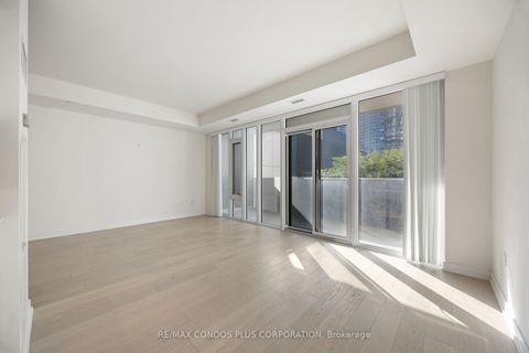 Photo 1 at 518 - 330 Richmond Street W, Waterfront Communities C1, Toronto
