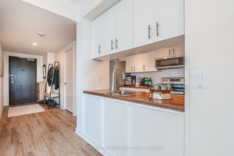 Photo 5 at 801 - 281 Mutual Street, Yonge Corridor, Toronto Photo 5 at 801 - 281 Mutual Street, Yonge Corridor, Toronto