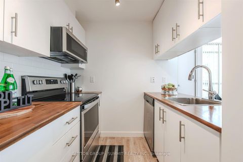 Photo 7 at 801 - 281 Mutual Street, Yonge Corridor, Toronto Photo 7 at 801 - 281 Mutual Street, Yonge Corridor, Toronto