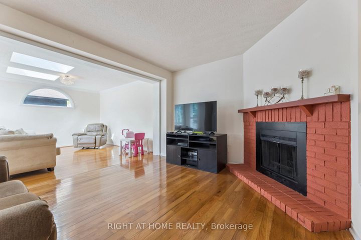 Photo 8 at 1518 Woodruff Crescent, Amberlea, Pickering