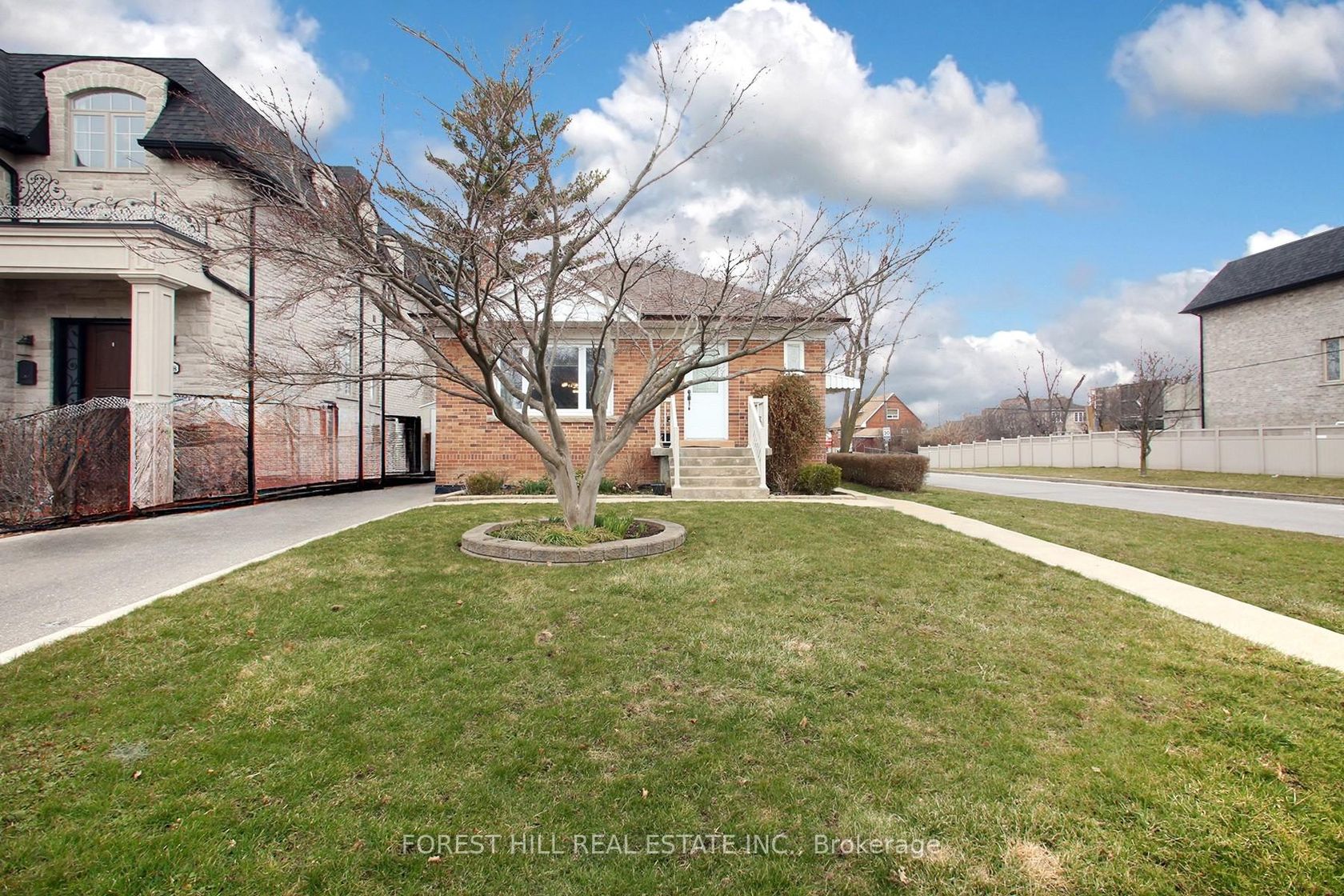 26 Alexis Boulevard, Clanton Park, Toronto 
