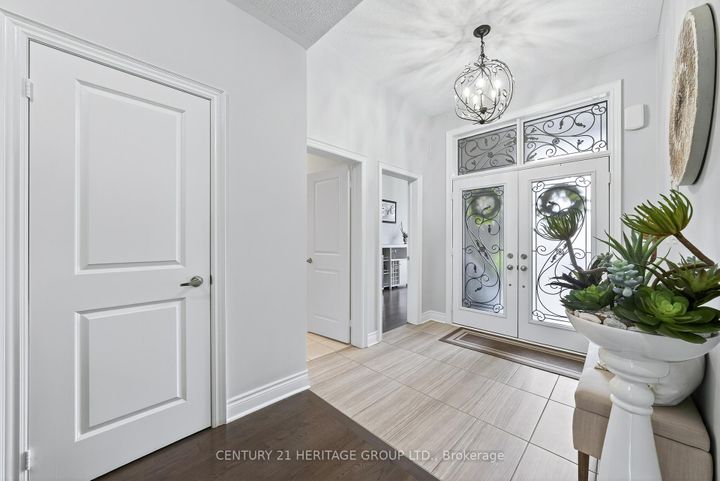 Photo 3 at 90 Gibson Circle, Bradford, Bradford West Gwillimbury