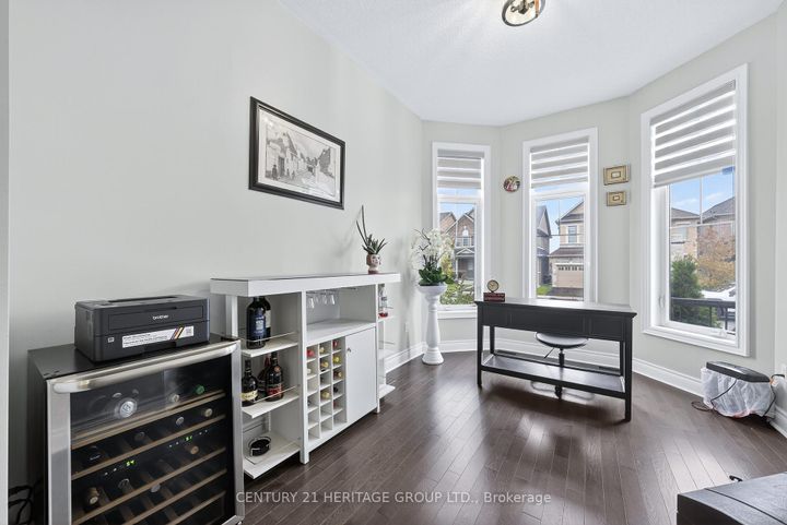 Photo 4 at 90 Gibson Circle, Bradford, Bradford West Gwillimbury