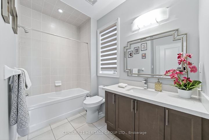 Photo 6 at 90 Gibson Circle, Bradford, Bradford West Gwillimbury