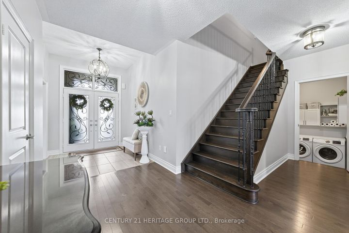 Photo 7 at 90 Gibson Circle, Bradford, Bradford West Gwillimbury