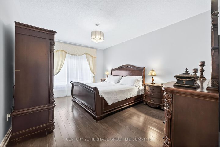 Photo 10 at 90 Gibson Circle, Bradford, Bradford West Gwillimbury