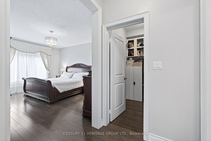 Photo 12 at 90 Gibson Circle, Bradford, Bradford West Gwillimbury