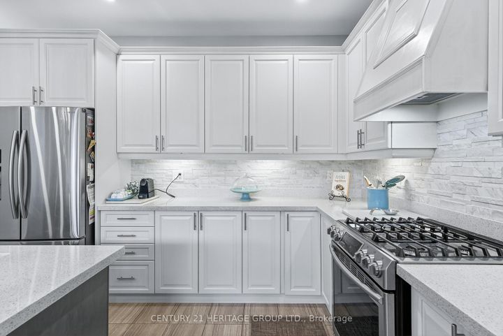 Photo 18 at 90 Gibson Circle, Bradford, Bradford West Gwillimbury