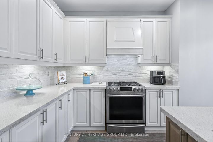 Photo 19 at 90 Gibson Circle, Bradford, Bradford West Gwillimbury