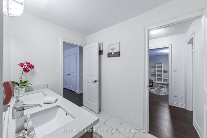 Photo 31 at 90 Gibson Circle, Bradford, Bradford West Gwillimbury