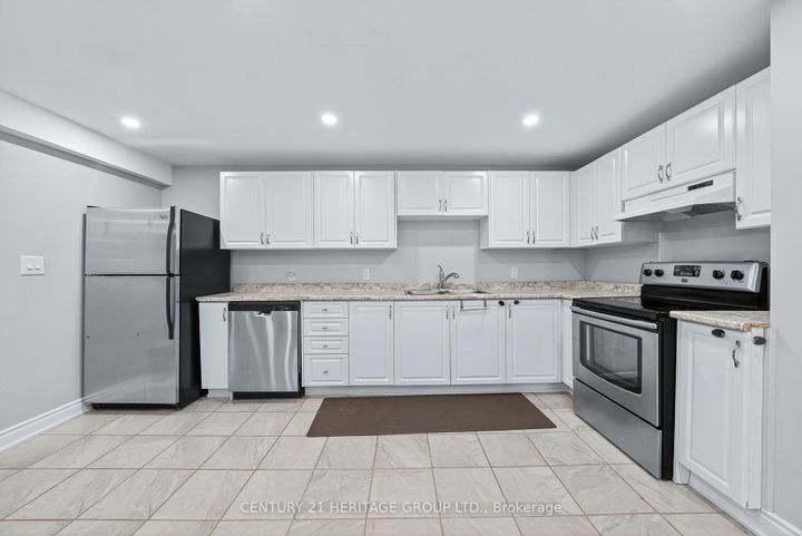 Photo 37 at 90 Gibson Circle, Bradford, Bradford West Gwillimbury