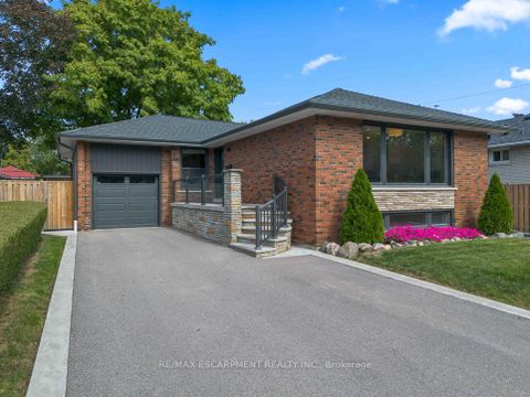 Photo 1 at 4 Thorpe Road, Richview, Toronto
