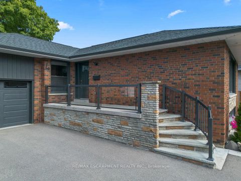Photo 2 at 4 Thorpe Road, Richview, Toronto