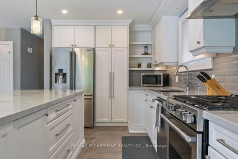 Photo 12 at 4 Thorpe Road, Richview, Toronto